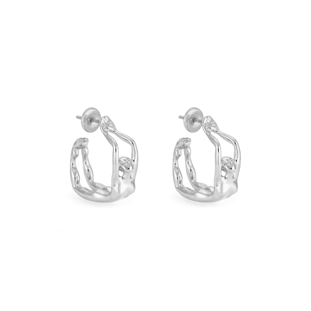 Paola Vilas Brinco Louise uma joia escultural de corpo feminino em prata 925 ou prata com banho de ouro 18k, uma de nossas joias icônicas. Joias femininas.