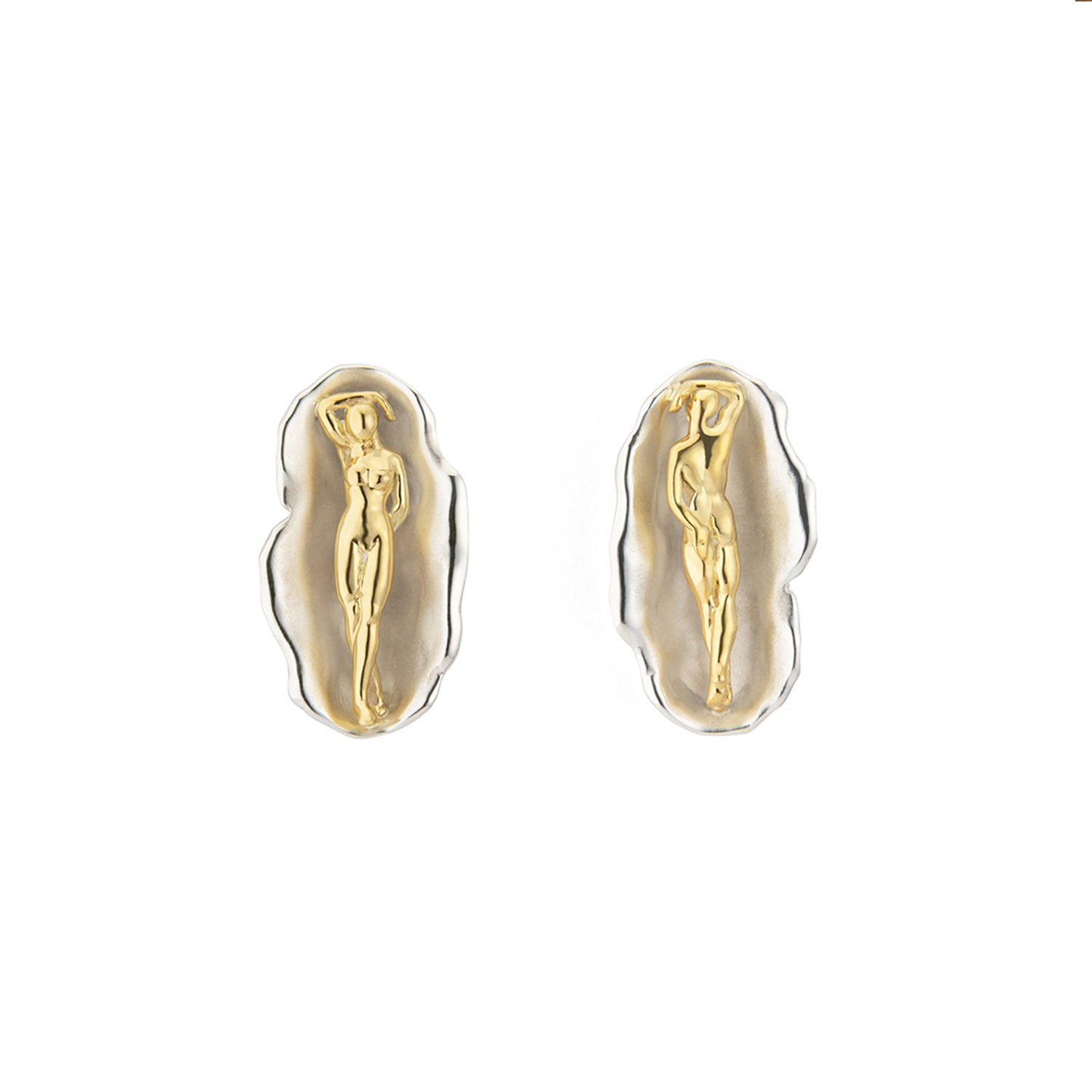 Paola Vilas Brinco Venus uma joia em formato de concha no seu interior um corpo feminino em prata 925 com banho de ouro 18k. Joias femininas.