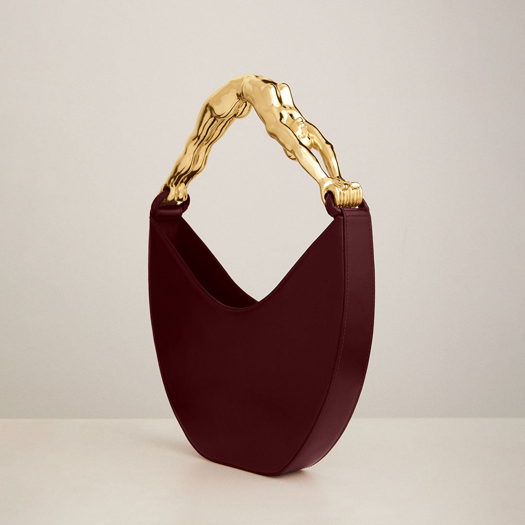 Paola-Vilas-bolsa-escultura-vestível-corpo-mulher-joias-