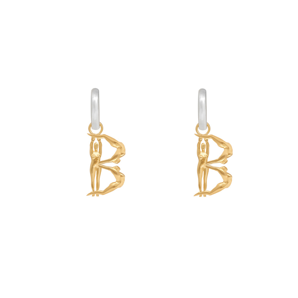 Paola Vilas Brinco Alfabeto Eugenia esculturas em forma de letras do alfabeto em prata 925 com banho de ouro 18k. Joias Femininas