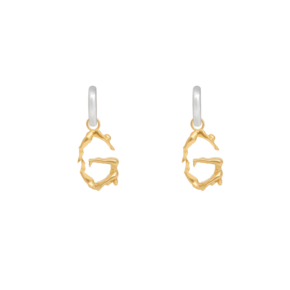 Paola Vilas Brinco Alfabeto Eugenia esculturas em forma de letras do alfabeto em prata 925 com banho de ouro 18k. Joias Femininas