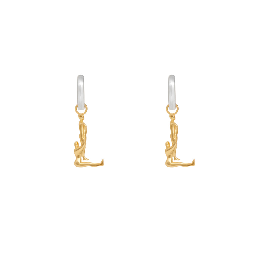Paola Vilas Brinco Alfabeto Eugenia esculturas em forma de letras do alfabeto em prata 925 com banho de ouro 18k. Joias Femininas
