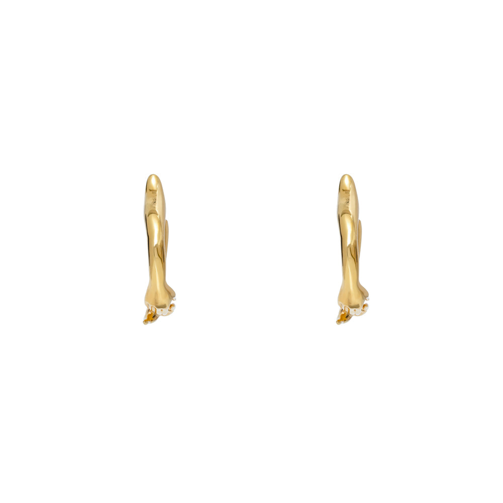Paola Vilas Brinco Argola Lui escultura vestível em que duas mãos se unem disponível em prata 925 ou prata 925 com banho de Ouro 18k.