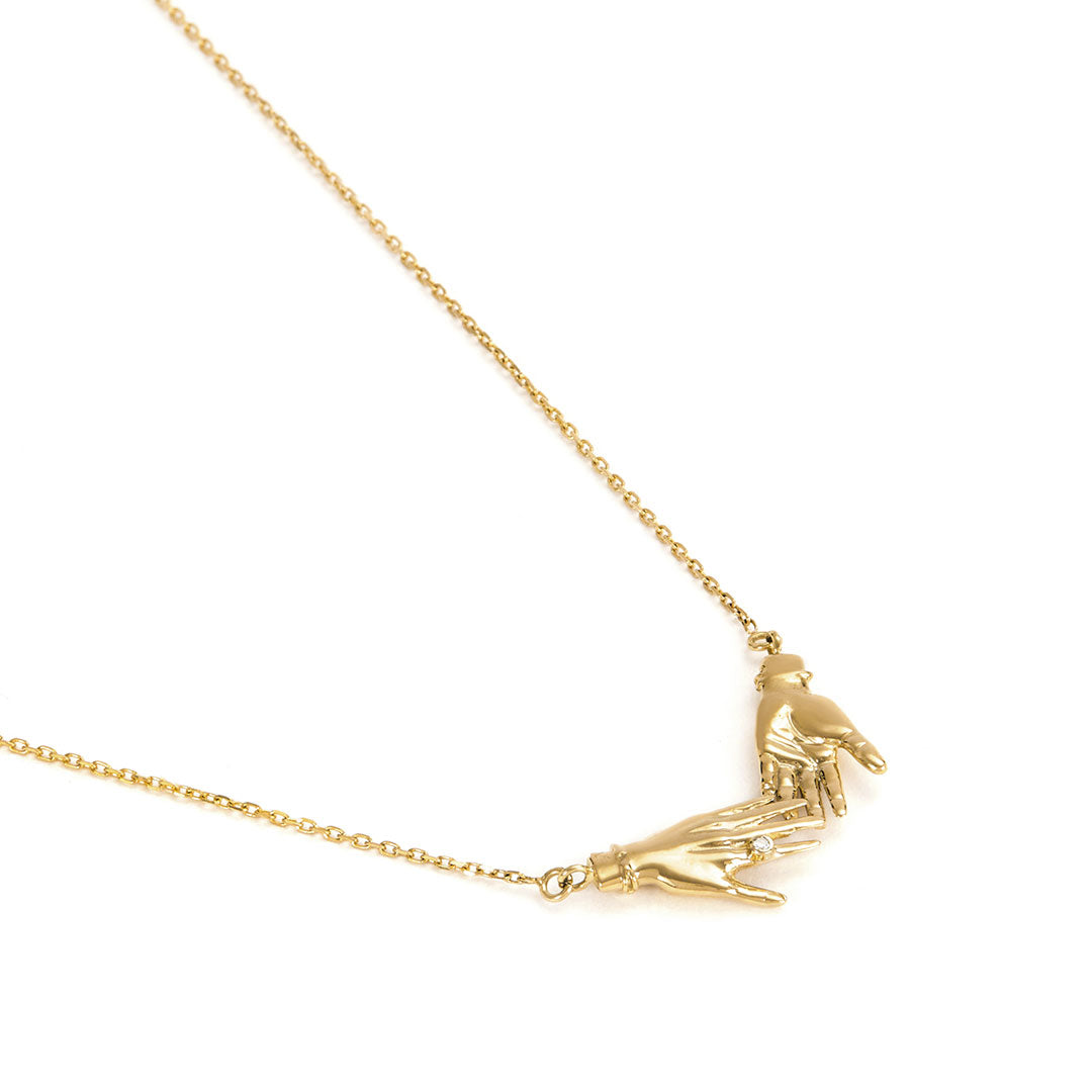 Colar Paola Vilas de mãos em ouro 18k com diamante