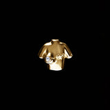 Piercing em ouro 18k de busto feminino adornado com diamante