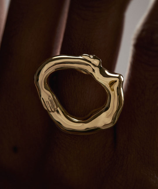 PAOLA-VILAS-ANEL-CORPO-JOIAS-ESCULTURAS-LINA-BO-BARDI-PRATA-COM-BANH-DE-OURO
