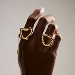 PAOLA-VILAS-ANEL-CORPO-JOIAS-ESCULTURAS-LINA-BO-BARDI-PRATA-COM-BANH-DE-OURO