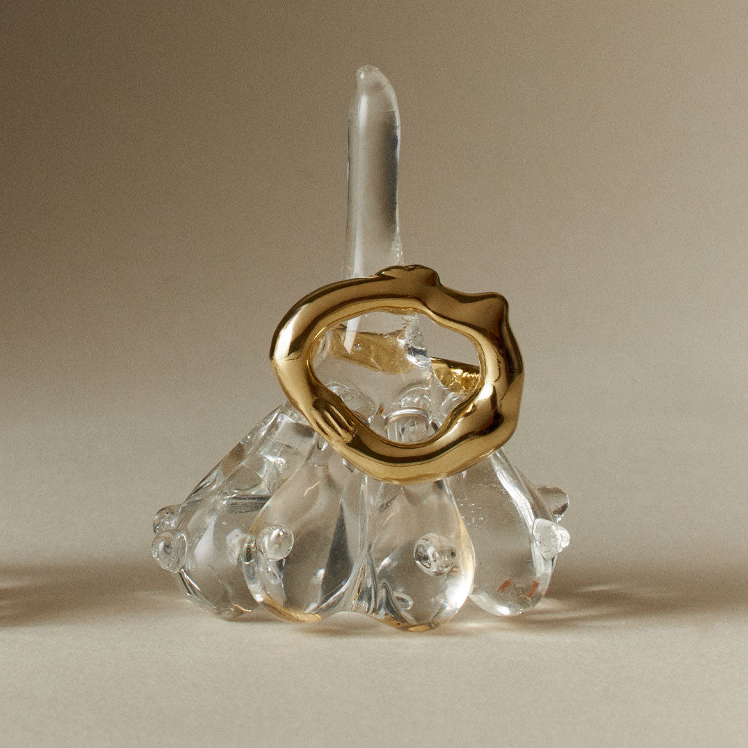 PAOLA-VILAS-ANEL-CORPO-JOIAS-ESCULTURAS-LINA-BO-BARDI-PRATA-COM-BANH-DE-OURO