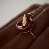 PAOLA-VILAS-ANEL-OURO-18K-CORPO-JOIA-FEMININA-JASPE-VERMELHA-ESCULTURA-VESTIVEL-LINA-BO-SAO-PAULO