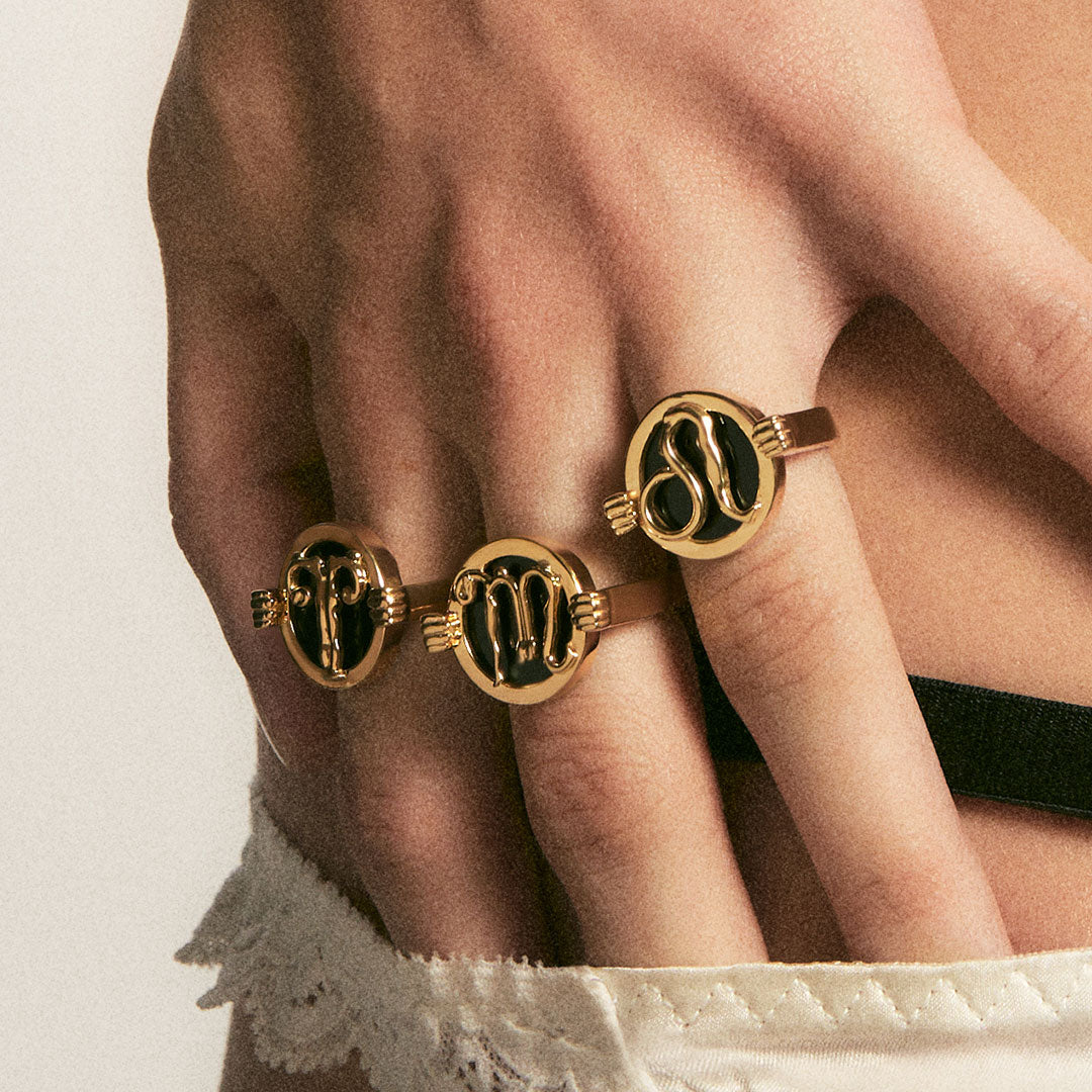 PAOLA-VILAS-ANEL-ZODIACO-PRATA-BANHO-OURO-18K-ESCORPIAO