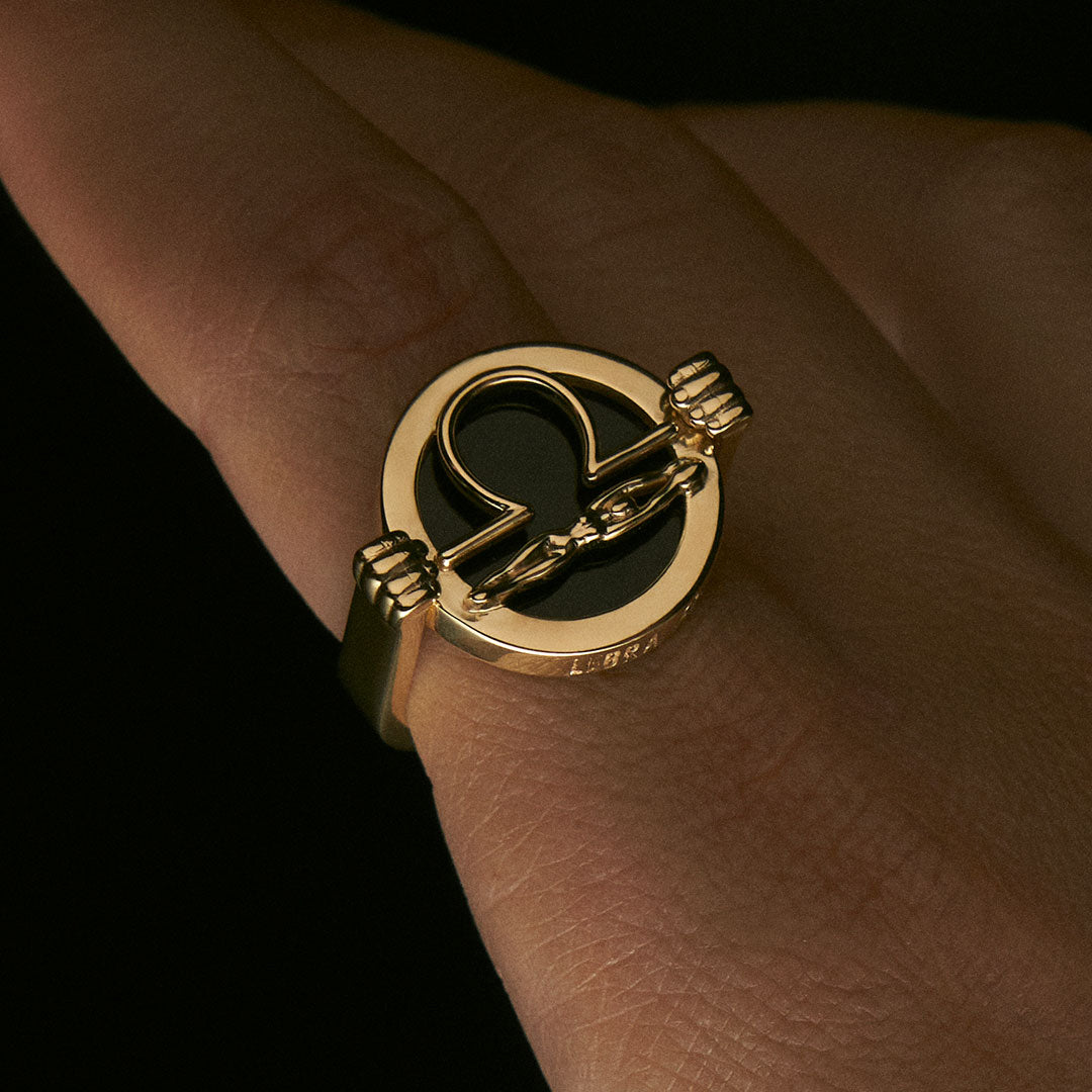 PAOLA-VILAS-ANEL-ZODIACO-PRATA-LIBRA-CORPOS-JOIAS-FEMININAS-PRATA-BANHO-18K-