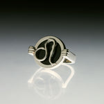 PAOLA-VILAS-ANEL-ZODIACO-PRATA-OURO-LEAO-CORPOS-JOIAS-FEMININAS-PRATA-BANHO-18K-