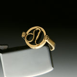 PAOLA-VILAS-ANEL-ZODIACO-PRATA-OURO-LEAO-CORPOS-JOIAS-FEMININAS-PRATA-BANHO-18K-