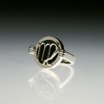 PAOLA-VILAS-ANEL-ZODIACO-PRATA-OURO-VIRGEM-CORPOS-JOIAS-FEMININAS-PRATA-BANHO-18K-