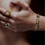 PAOLA-VILAS-BRACELETE-JOIAS-PEDRAS-PRATA-OURO-18K-PRETA-BRANCA-MAOS