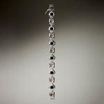 PAOLA-VILAS-BRACELETE-JOIAS-PEDRAS-PRATA-OURO-18K-PRETA-BRANCA-MAOS