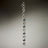 PAOLA-VILAS-BRACELETE-JOIAS-PEDRAS-PRATA-OURO-18K-PRETA-BRANCA-MAOS