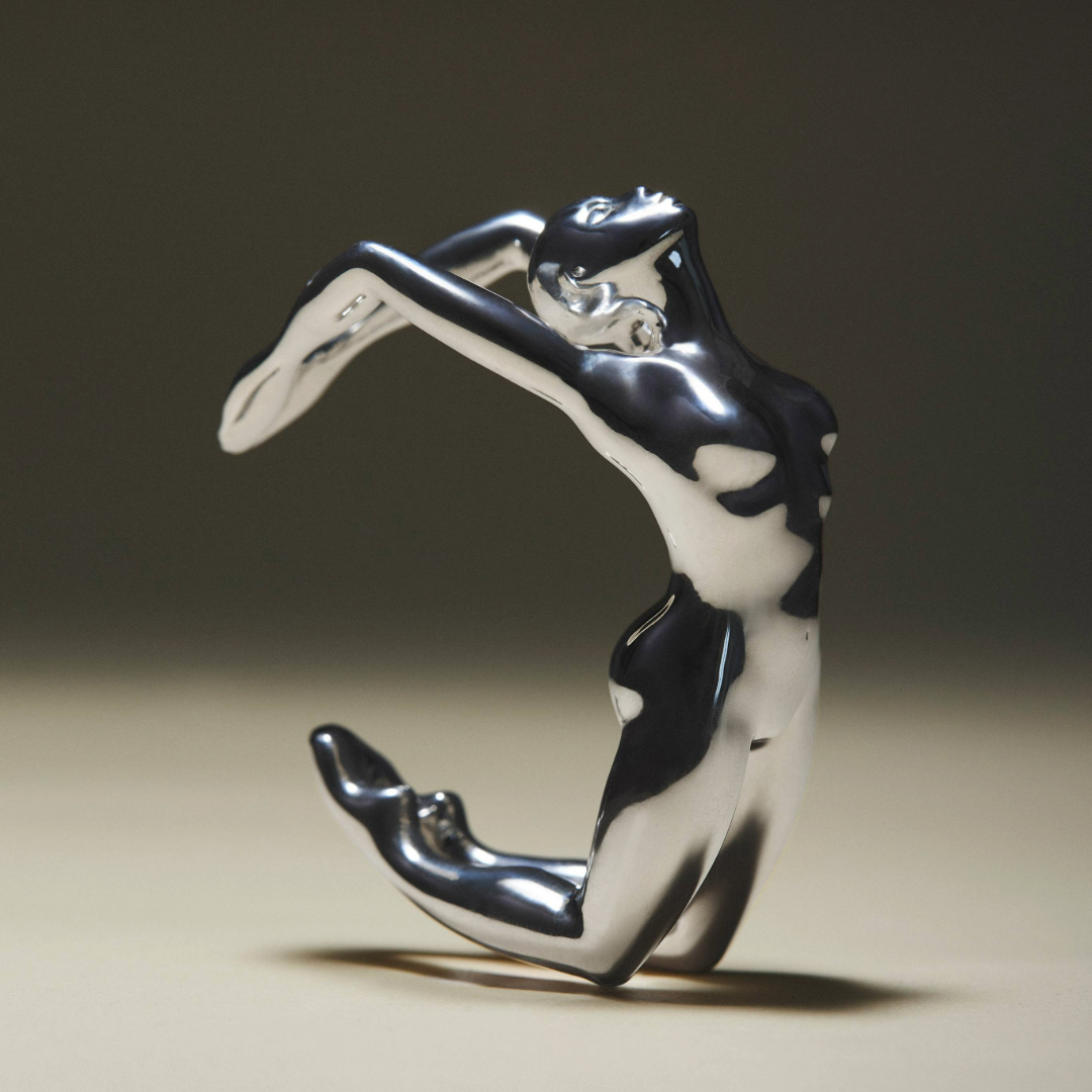 PAOLA-VILAS-BRACELETE-PRATA-ESCULTURA-VESTIVEL-CORPO-MULHER-FEMININO-JOIAS