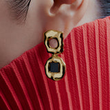 PAOLA-VILAS-BRINCO-JOIAS-CORPOS-FEMININOS-PRATA-BANHO-OURO-18K-MAOS-PEDRAS