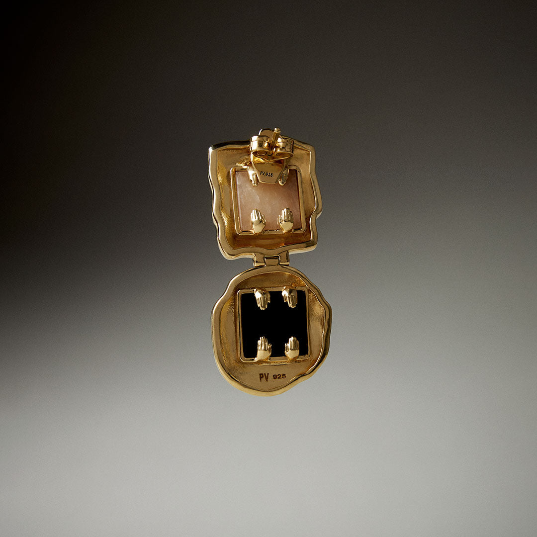 PAOLA-VILAS-BRINCO-JOIAS-CORPOS-FEMININOS-PRATA-BANHO-OURO-18K-MAOS