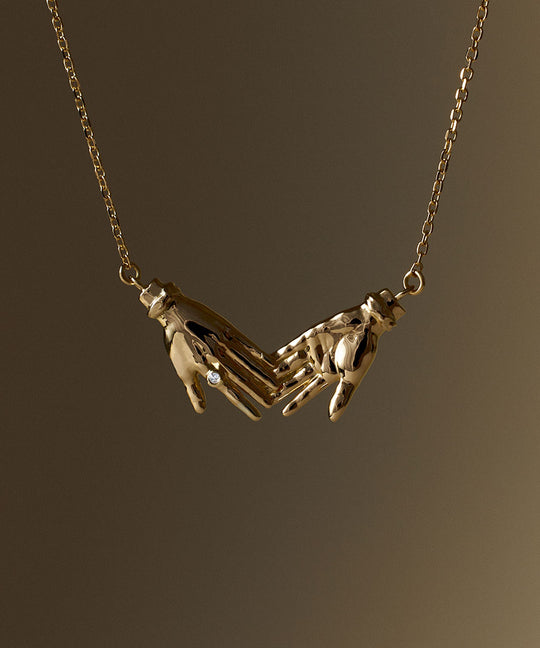 PAOLA-VILAS-COLAR-OURO-18K-DIAMANTE-MAOS-CORPOS-JOIAS-FEMININAS