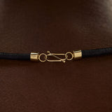 PAOLA-VILAS-CORDAO-FITA-SEDA-COLAR-LINA-BO-BARDI-OURO-18K