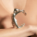 PAOLA-VILAS-JOIAS-BRACELETE-PRATA-925-CORPO-ESCULTURA