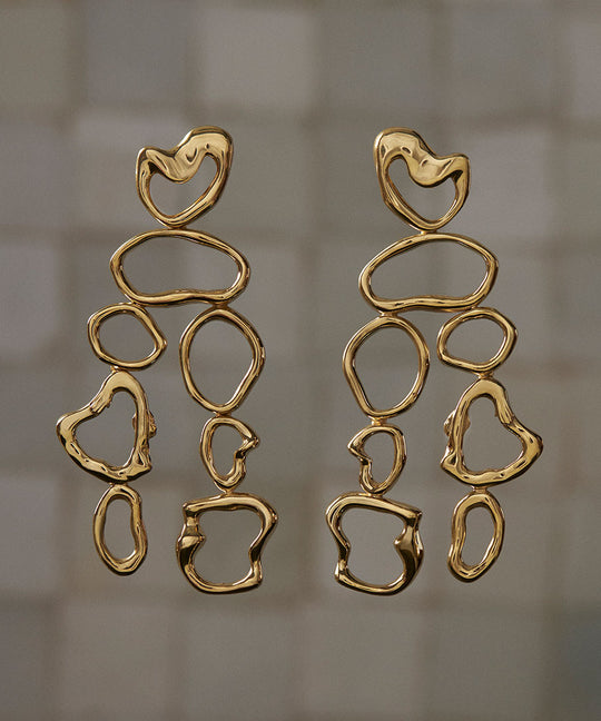 PAOLA-VILAS-JOIAS-FEMININAS-BRINCO-JANELAS-LINA-BO-BARDI-PRATA-BANHO-OURO-18K-CORPOS-FEMININOS-ARTE-CORAÇÕES-MAOS