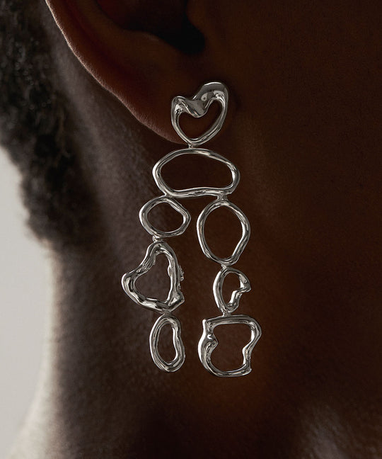 PAOLA-VILAS-JOIAS-FEMININAS-BRINCO-JANELAS-LINA-BO-BARDI-PRATA-BANHO-OURO-18K-CORPOS-FEMININOS-ARTE