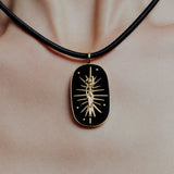 PAOLA-VILAS-PENDENTE-JOIA-CORPOS-FEMININOS-OURO-18K-DIAMANTE-ESMERALDA-AGATA-NEGRA