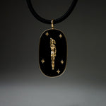 PAOLA-VILAS-PENDENTE-JOIA-CORPOS-FEMININOS-OURO-18K-DIAMANTE-ESMERALDA-AGATA-NEGRA
