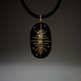 PAOLA-VILAS-PENDENTE-JOIA-CORPOS-FEMININOS-OURO-18K-DIAMANTE-ESMERALDA-AGATA-NEGRA