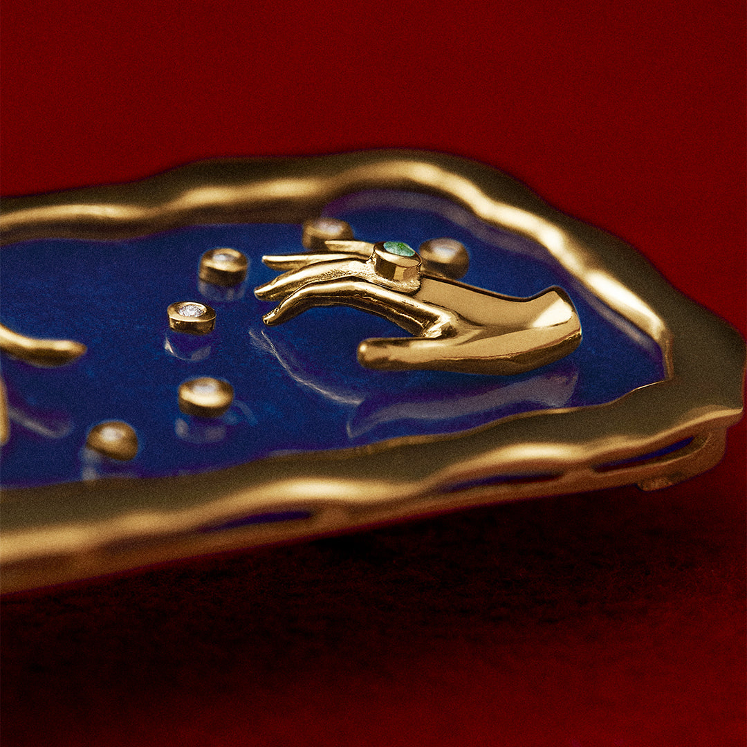 PAOLA_VILAS_BRINCOS_OURO_18K_JOIAS_FEMININAS_DIAMANTE_ESMERALDA_MÃOS