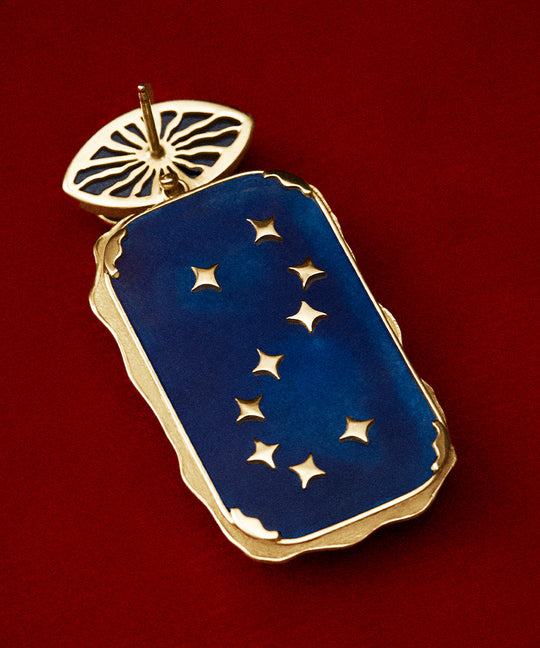 PAOLA_VILAS_BRINCOS_OURO_18K_JOIAS_FEMININAS_DIAMANTE_ESMERALDA_MÃOS