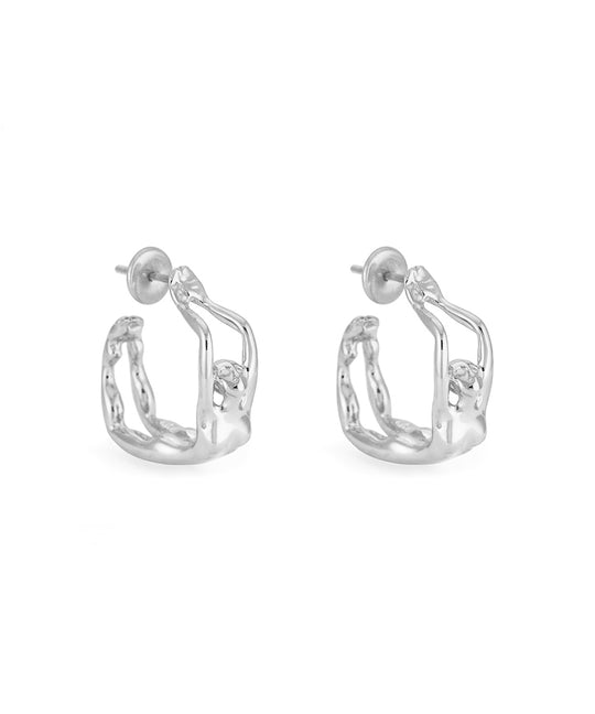 Paola Vilas Brinco Louise uma joia escultural de corpo feminino em prata 925 ou prata com banho de ouro 18k, uma de nossas joias icônicas. Joias femininas. 