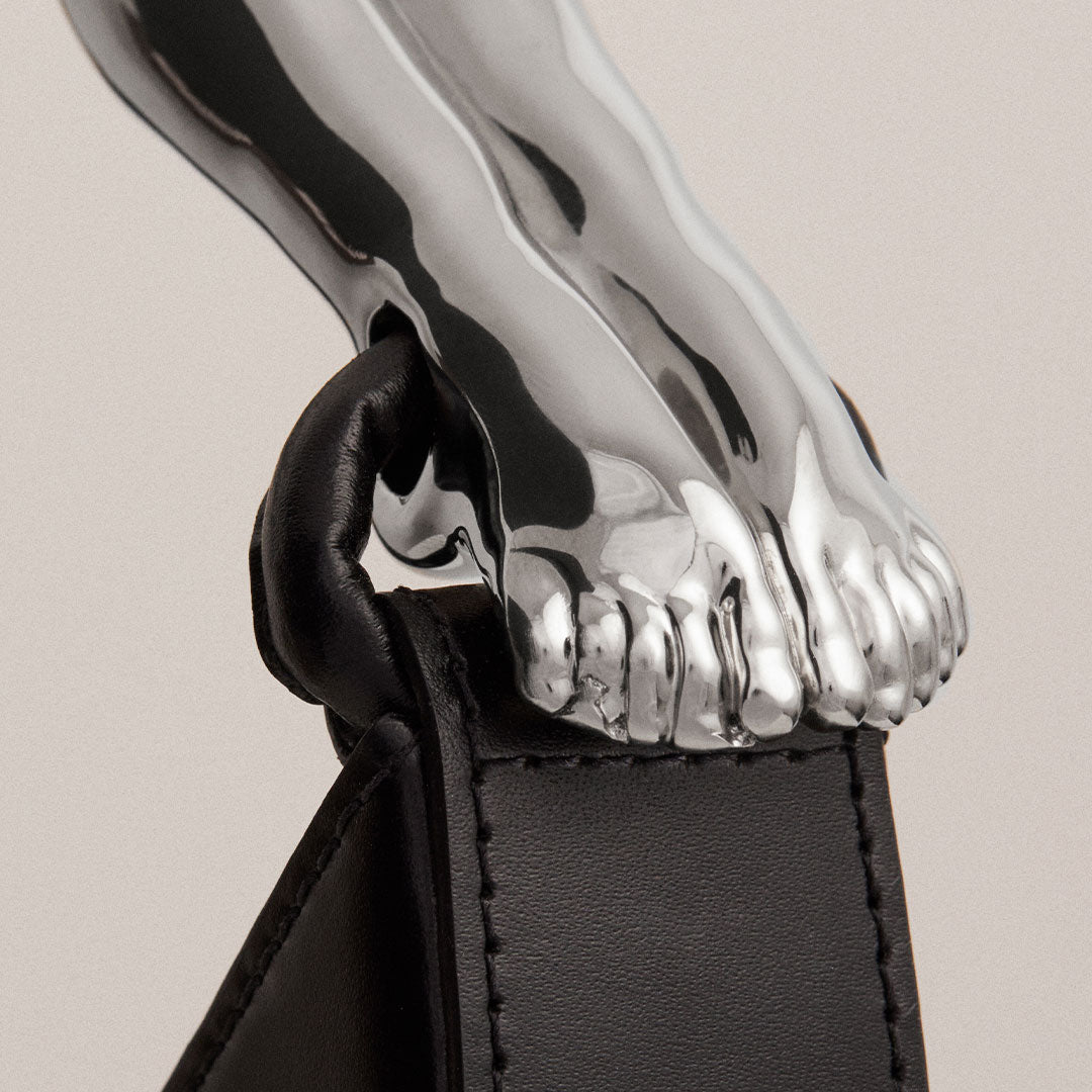 Paola-Vilas-bolsa-escultura-vestível-corpo-mulher-joias