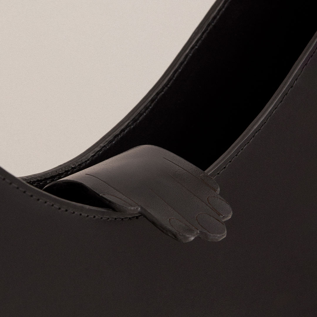 Paola-Vilas-bolsa-escultura-vestível-corpo-mulher-joias