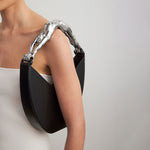 Paola-Vilas-bolsa-escultura-vestível-corpo-mulher-joias