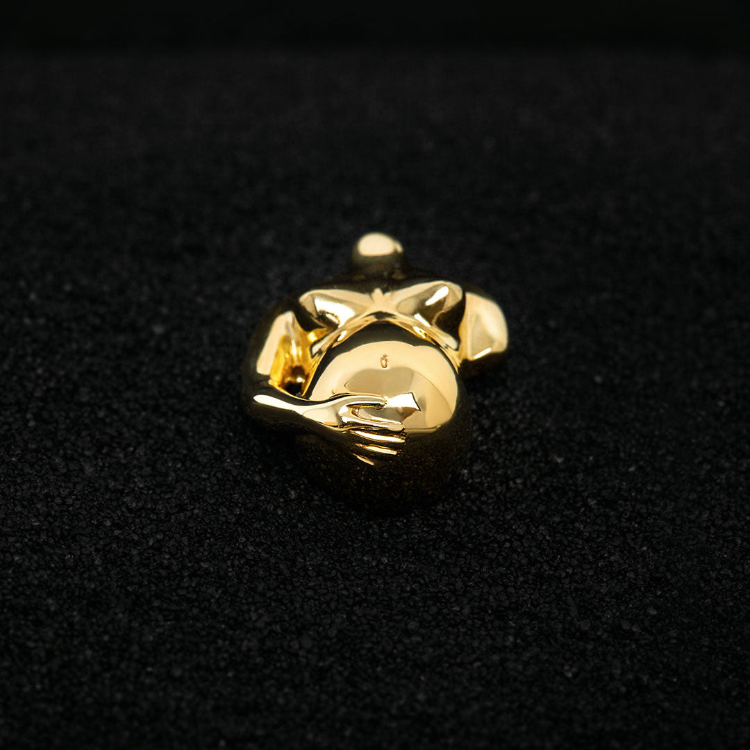 Anel escultura em prata 925 e banho de ouro 18k de mulher grávida