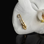 Brinco em prata 925 com banho de ouro 18k de alfinete com corpo feminino