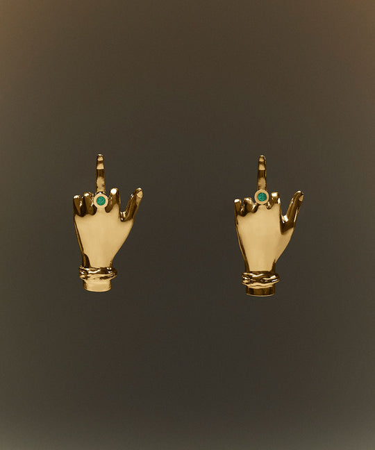 Brinco em prata 925 com banho de ouro 18k de dedo do meio com esmeraldas