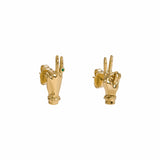 Brincos de prata 925 com banho de ouro 18k e esmeralda de mãos em sinal de paz