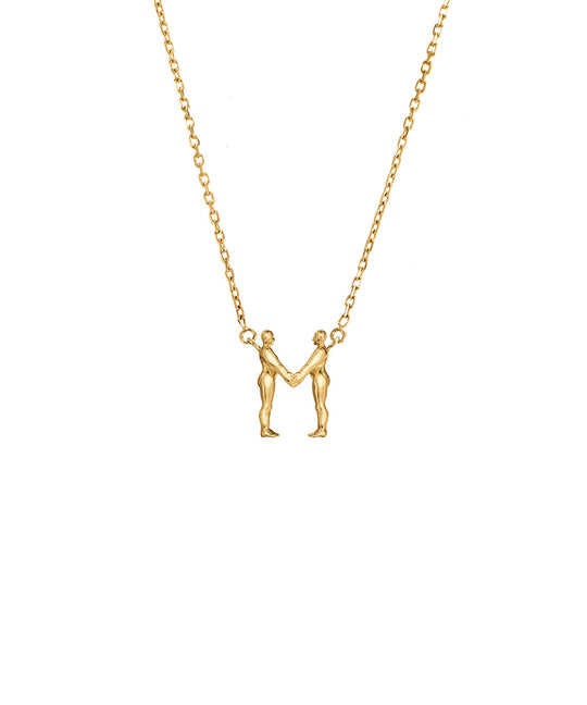 Colar Paola Vilas em ouro 18k de inicial personalizável com letra em forma de corpos femininos