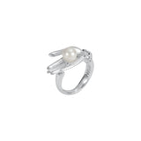 Anel Paola Vilas de mão em prata 925 com pérola botão