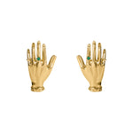 Brinco Paola Vilas em prata 925 e banho de ouro 18k de mãos adornadas com esmeraldas