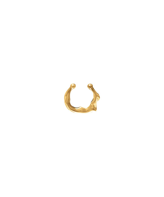 Piercing Paola Vilas de pressão em prata 925 com banho de ouro 18k e corpo feminino