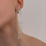 Paola_Vilas_brinco_hilma_prata_corpo_feminino
